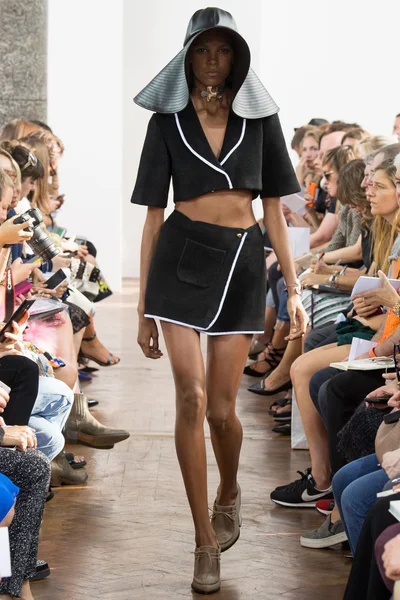 Look 25